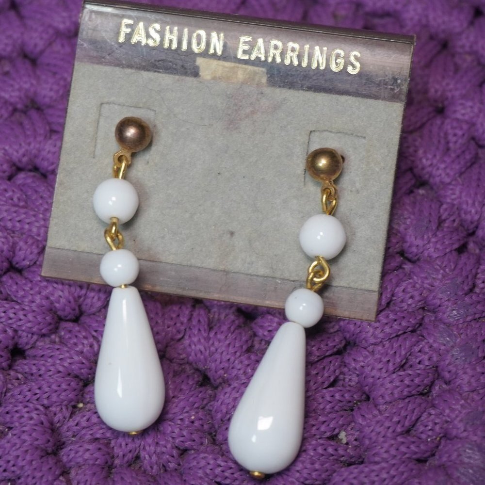 Vintage Womens Fashion White Tear Drop Metal Dangle Earrings